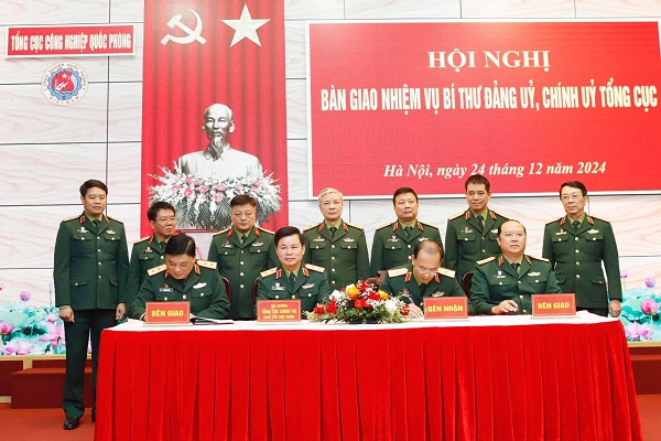 Bàn giao nhiệm vụ Bí thư Đảng ủy, Chính ủy Tổng cục Công nghiệp quốc phòng