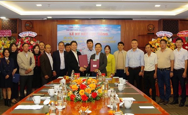 Tổng công ty Sông Thu ký hợp đồng đóng tàu lai dắt